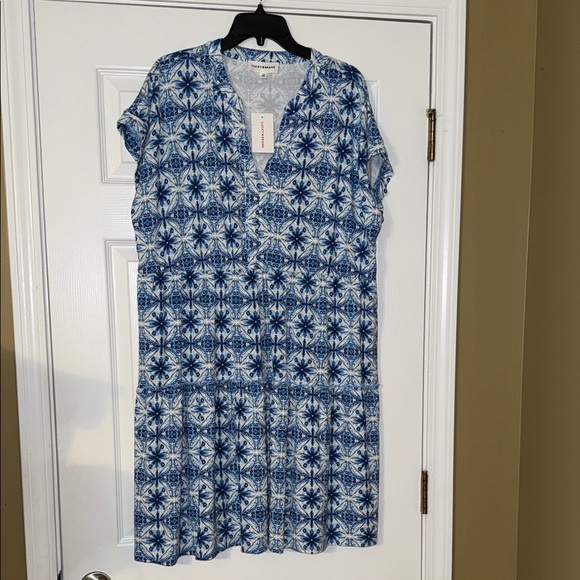 Lucky Brand Dresses & Skirts - Lucky Brand Blue and White Patterned V-Neck Midi Dress